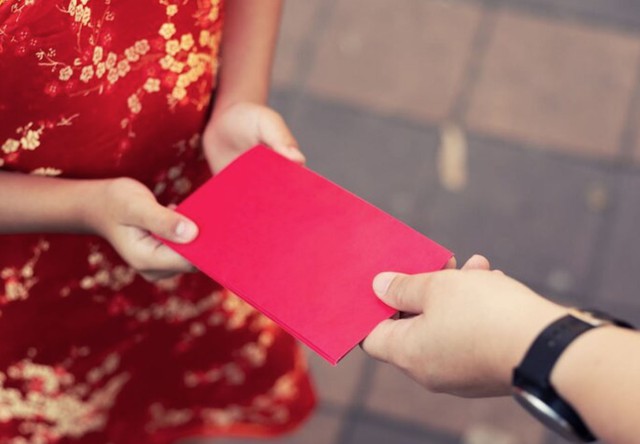 R&ograve;ng r&atilde; 8 năm trả nợ gi&uacute;p mẹ chồng, n&agrave;ng d&acirc;u chết lặng khi biết nguồn gốc khoản nợ - Ảnh 2.