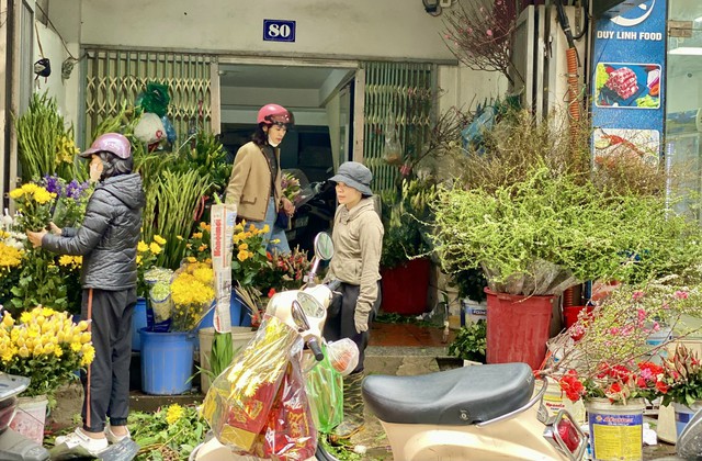 Người d&acirc;n tất bật sắm đồ lễ c&uacute;ng &ocirc;ng C&ocirc;ng &ocirc;ng T&aacute;o - Ảnh 4.