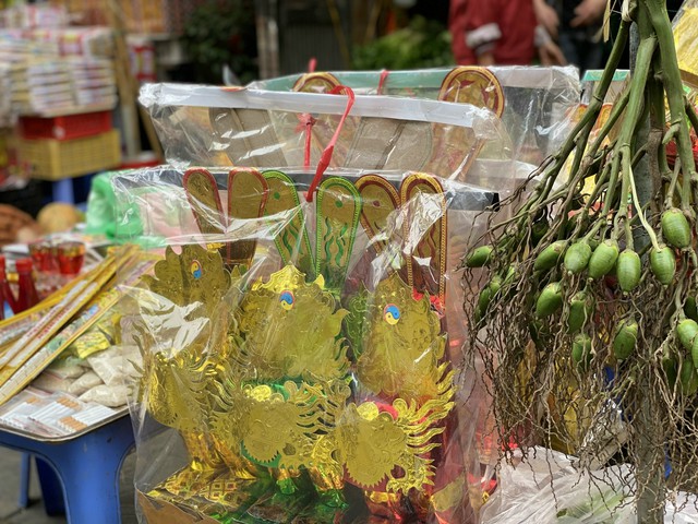 Người d&acirc;n tất bật sắm đồ lễ c&uacute;ng &ocirc;ng C&ocirc;ng &ocirc;ng T&aacute;o - Ảnh 2.