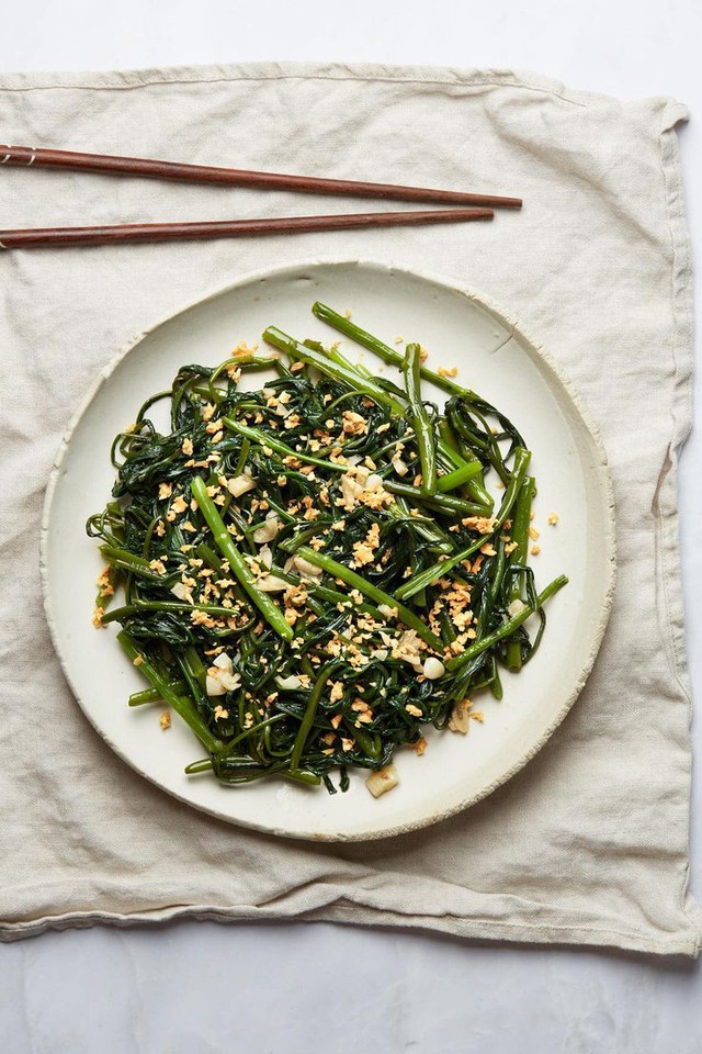 vietnamese-stir-fried-morning-glory-with-garlic-rau-muong-xao-toi-1770542436843179961498.jpeg