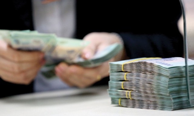 Bất ngờ số tiền l&atilde;i nhận được gửi tiết kiệm 300 triệu đồng kỳ hạn 6 th&aacute;ng - Ảnh 2.