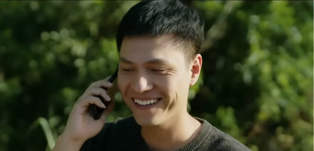 Lợi (T&ocirc; Dũng) bị nh&oacute;m lạ mặt chặn đ&aacute;nh giữa c&aacute;nh đồng - Ảnh 3.