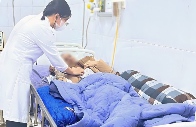 Người đ&agrave;n &ocirc;ng 54 tuổi ph&aacute;t hiện nhiễm bệnh Whitmore từ dấu hiệu nhiều người Việt mắc phải - Ảnh 1.