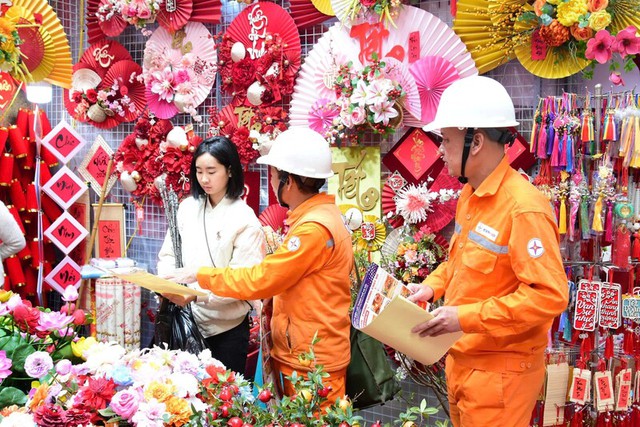 EVNHANOI trực 24/24h, bảo đảm điện xuy&ecirc;n Tết 2026 - Ảnh 2.