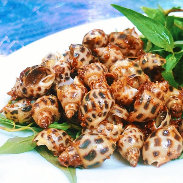 H&ograve;a Minzy nức nở khen ngon m&oacute;n ốc hương rang muối gi&aacute; 1 triệu / k&yacute; - Ảnh 6.