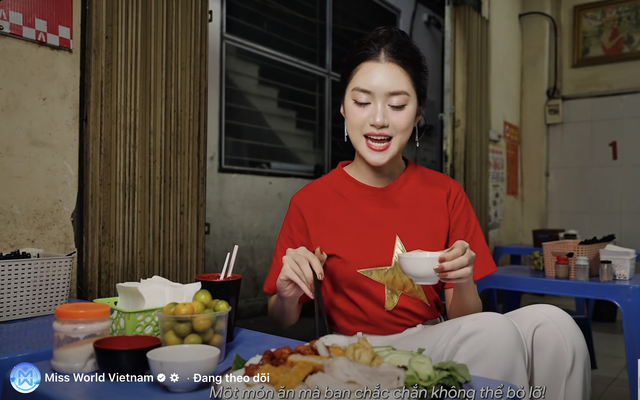 Phương Oanh tỏa s&aacute;ng tại Miss World Vietnam 2025 với t&agrave;i năng tiếng Anh - Ảnh 4.