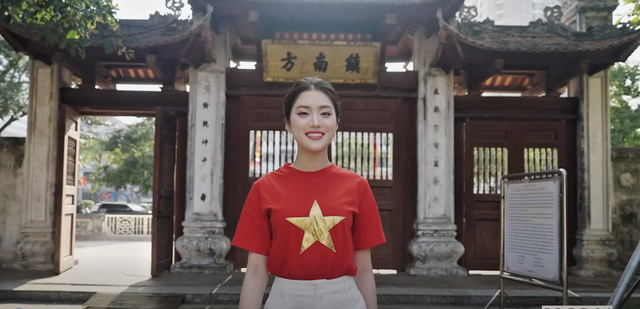 Phương Oanh tỏa s&aacute;ng tại Miss World Vietnam 2025 với t&agrave;i năng tiếng Anh - Ảnh 3.