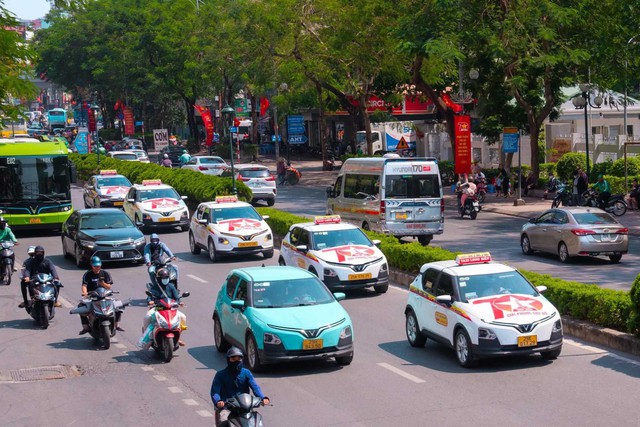 H&agrave; Nội chuyển đổi taxi sang năng lượng xanh: Lộ tr&igrave;nh 2030 đầy tham vọng - Ảnh 2.