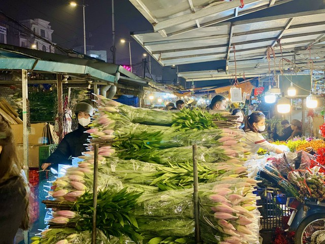 Những loại hoa n&agrave;o đang được chị em thi nhau &lsquo;săn đ&oacute;n&rsquo; trong dịp Rằm th&aacute;ng Gi&ecirc;ng năm 2026? - Ảnh 17.