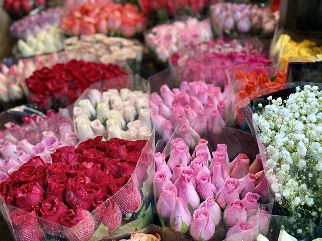 Những loại hoa n&agrave;o đang được chị em thi nhau &lsquo;săn đ&oacute;n&rsquo; trong dịp Rằm th&aacute;ng Gi&ecirc;ng năm 2026? - Ảnh 7.