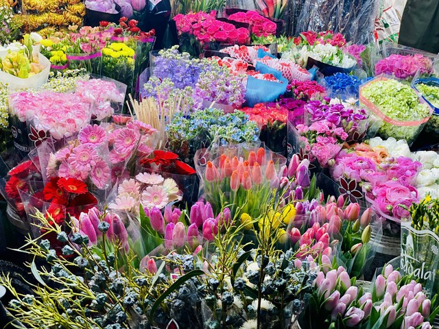 Những loại hoa n&agrave;o đang được chị em thi nhau &lsquo;săn đ&oacute;n&rsquo; trong dịp Rằm th&aacute;ng Gi&ecirc;ng năm 2026? - Ảnh 15.