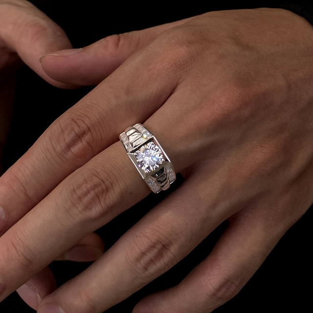 Những mẫu nhẫn nam n&agrave;o đang b&aacute;n chạy nhất năm 2026? - Ảnh 4.