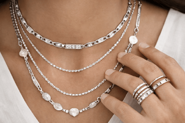 Mẫu d&acirc;y chuyền gi&aacute; rẻ nhưng sang trọng, t&ocirc;n vẻ đẹp của phụ nữ đang ưa chuộng nhất năm 2026 - Ảnh 3.