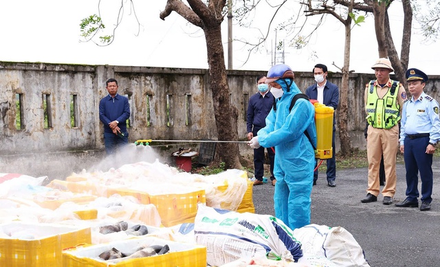 Ph&aacute;t hiện hơn 2 , 6 tấn thực phẩm kh&ocirc;ng r&otilde; nguồn gốc tr&ecirc;n cao tốc Bắc &ndash; Nam - Ảnh 3.