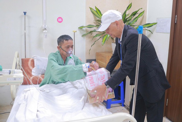 Những lá phiếu đặc biệt bỏ bên giường bệnh tại bệnh viện E - Ảnh 3. Những lá phiếu đặc biệt bỏ bên giường bệnh tại bệnh viện E - Ảnh 3.