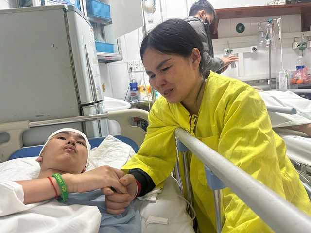 V&ograve;ng tay nh&acirc;n &aacute;i: Cần gi&uacute;p đỡ Nam sinh 19 tuổi mắc u n&atilde;o ở Ph&uacute; Thọ - Ảnh 2.