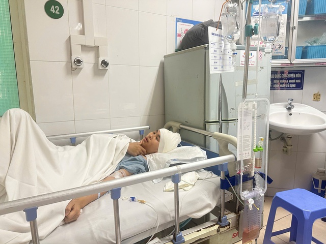 V&ograve;ng tay nh&acirc;n &aacute;i: Cần gi&uacute;p đỡ Nam sinh 19 tuổi mắc u n&atilde;o ở Ph&uacute; Thọ - Ảnh 5.