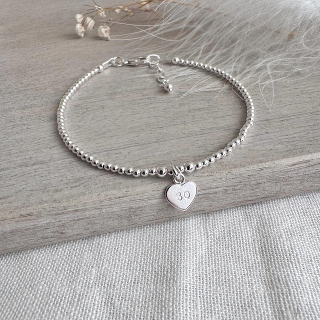 Quà tặng ngày 8/3/2026: Trang sức vàng, bạc, phong thủy, nhẫn kim cương,…món quà nào giúp ‘đốn tim’ phái đẹp? - Ảnh 5. Quà tặng ngày 8/3/2026: Trang sức vàng, bạc, phong thủy, nhẫn kim cương,…món quà nào giúp ‘đốn tim’ phái đẹp? - Ảnh 5.