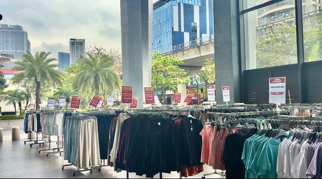 XU HƯỚNG MUA QUẦN &Aacute;O TR&Aacute;I M&Ugrave;A C&Oacute; ĐANG L&Ecirc;N NG&Ocirc;I - Ảnh 1.