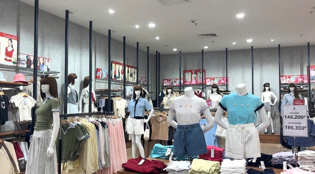 XU HƯỚNG MUA QUẦN &Aacute;O TR&Aacute;I M&Ugrave;A C&Oacute; ĐANG L&Ecirc;N NG&Ocirc;I - Ảnh 2.