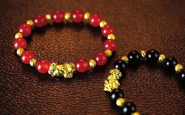 Mẫu v&ograve;ng tay đ&aacute; phong thủy gi&aacute; v&agrave;i trăm ngh&igrave;n đồng b&aacute;n chạy nhất năm 2026 - Ảnh 3.