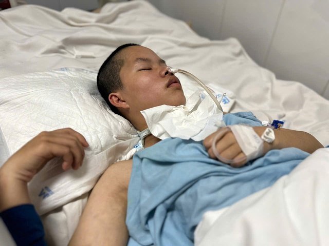 MS 1072: X&oacute;t xa gia cảnh của nữ sinh lớp 10 nguy kịch v&igrave; tai nạn, người mẹ ngh&egrave;o mong ph&eacute;p m&agrave;u cho con trở lại trường - Ảnh 4.
