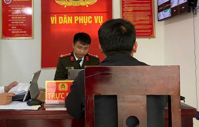 Đăng tin sai về l&atilde;nh đạo, một người đ&agrave;n &ocirc;ng bị phạt 5 triệu đồng - Ảnh 1.