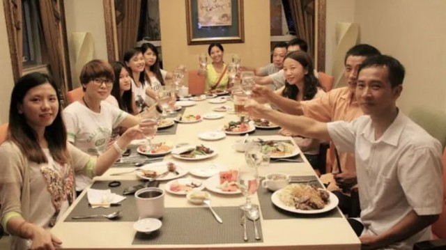 Đi hay kh&ocirc;ng đi họp lớp? Quy tắc 3-3 gi&uacute;p t&ocirc;i tr&aacute;nh phiền n&atilde;o, kết giao đ&uacute;ng người - Ảnh 1.