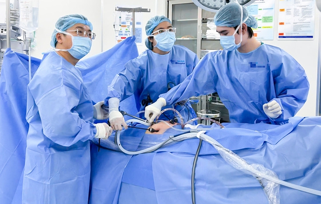 Thai ngo&agrave;i tử cung: Người phụ nữ 23 tuổi ph&aacute;t hiện muộn, su&yacute;t gặp biến chứng nguy hiểm - Ảnh 1.