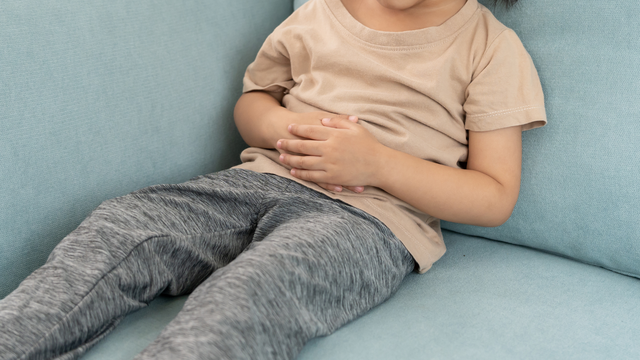 Vi&ecirc;m nhiễm v&ugrave;ng k&iacute;n 5 th&aacute;ng kh&ocirc;ng khỏi, b&eacute; g&aacute;i 10 tuổi ph&aacute;t hiện nguy&ecirc;n nh&acirc;n &iacute;t ai ngờ - Ảnh 1.