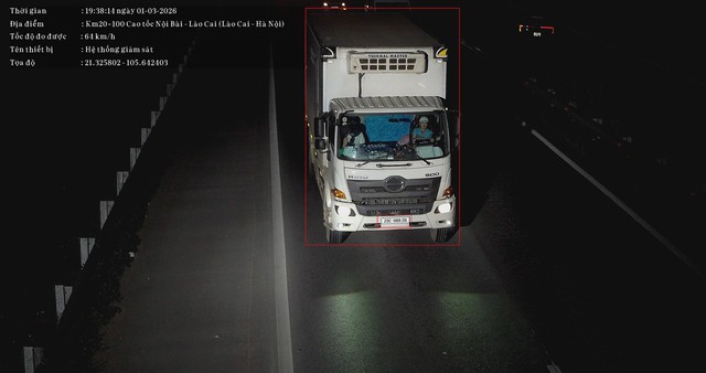 H&agrave; Nội: "Mắt thần" AI ph&aacute;t hiện hơn 100 vi phạm giao th&ocirc;ng nội đ&ocirc; trong 24 giờ - Ảnh 1.