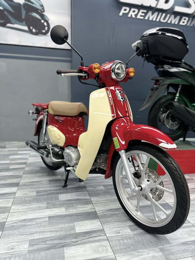 Xe m&aacute;y Honda Cub huyền thoại về Việt Nam gi&aacute; hơn 100 triệu đồng vẫn đắt kh&aacute;ch c&oacute; g&igrave; đặc biệt? - Ảnh 2.