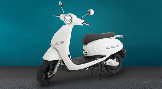 Trải nghiệm xe máy điện giá 24,9 triệu đồng ở Việt Nam thiết kế xinh xắn, động cơ khỏe, đi 75 km/lần sạc, rẻ hơn Vision, chỉ ngang xe số Wave Alpha thích hợp đi trong đô thị - Ảnh 2. Trải nghiệm xe máy điện giá 24,9 triệu đồng ở Việt Nam thiết kế xinh xắn, động cơ khỏe, đi 75 km/lần sạc, rẻ hơn Vision, chỉ ngang xe số Wave Alpha thích hợp đi trong đô thị - Ảnh 2.