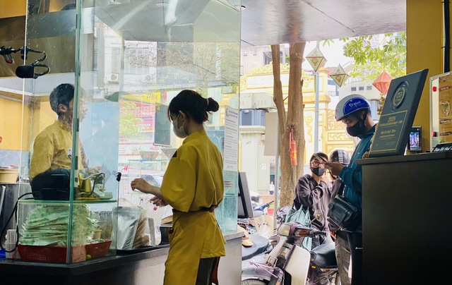 Nhiều quán ăn ra 'luật riêng' cho các shipper khiến ai cũng thấy ấm lòng - Ảnh 4. Nhiều quán ăn ra 'luật riêng' cho các shipper khiến ai cũng thấy ấm lòng - Ảnh 4.