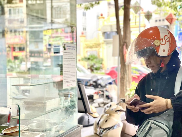 Nhiều quán ăn ra 'luật riêng' cho các shipper khiến ai cũng thấy ấm lòng - Ảnh 3. Nhiều quán ăn ra 'luật riêng' cho các shipper khiến ai cũng thấy ấm lòng - Ảnh 3.