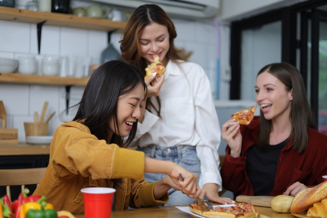 M&aacute;ch hội chị em c&ocirc;ng sở 3 tuyệt chi&ecirc;u h&ocirc; biến dịp 8.3 th&ecirc;m đ&aacute;ng nhớ - Ảnh 2.