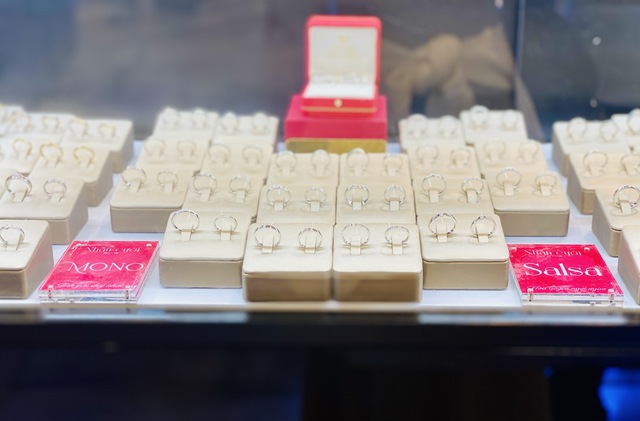 Nhẫn, d&acirc;y chuyền, b&ocirc;ng tai, lắc tay&hellip;: Gợi &yacute; m&oacute;n trang sức nhỏ xinh, gi&aacute; rẻ tặng ph&aacute;i đẹp dịp 8/3 kh&ocirc;ng n&ecirc;n bỏ qua - Ảnh 7.