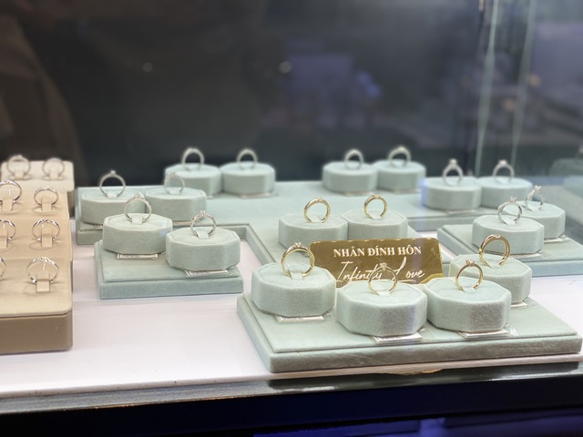 Qu&agrave; tặng ng&agrave;y 8/3: Một loại trang sức nhỏ nhưng &lsquo;c&oacute; v&otilde;&rsquo;, khiến hội chị em kh&ocirc;ng khỏi 'tan chảy' - Ảnh 2.