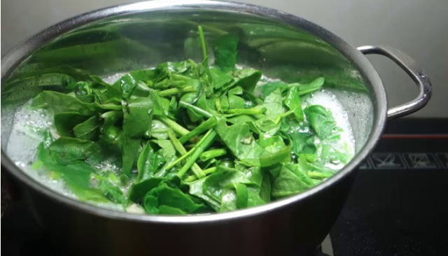 7 loại rau người bệnh suy thận n&ecirc;n hạn chế, nhiều người Việt vẫn ăn hằng ng&agrave;y - Ảnh 3.