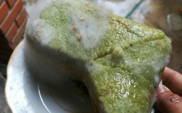 banh-chung-bi-moc-16354395-17730285175321088335668.jpg
