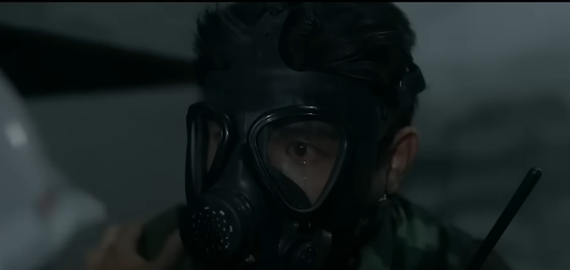 Trung tá Minh Kiên có bỏ Lợi lại trong đám cháy khi được cầu xin rời đi? - Ảnh 3. Trung tá Minh Kiên có bỏ Lợi lại trong đám cháy khi được cầu xin rời đi? - Ảnh 3.