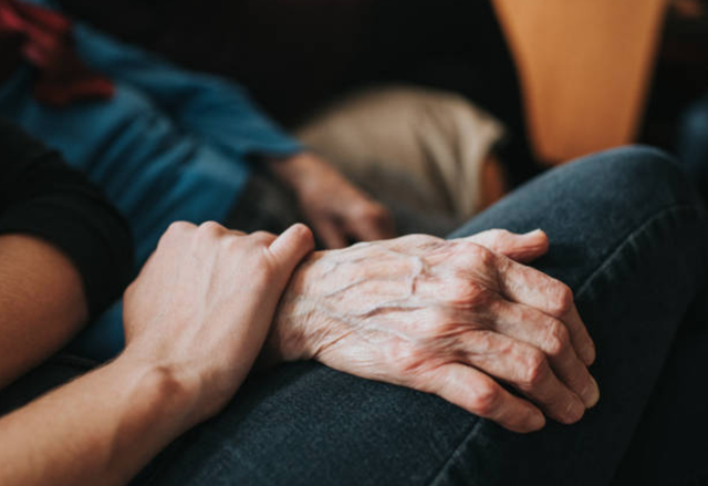 Đừng nuông chiều cha mẹ quá mức: Sự thật phũ phàng về 'ngu hiếu' khiến phận làm con kiệt quệ! - Ảnh 5. Đừng nuông chiều cha mẹ quá mức: Sự thật phũ phàng về 'ngu hiếu' khiến phận làm con kiệt quệ! - Ảnh 5.