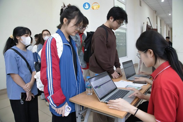 Tuyển sinh đại học 2026: Trường Đại học Y H&agrave; Nội mở ng&agrave;nh Y tế số, dự kiến d&agrave;nh 40% chỉ ti&ecirc;u x&eacute;t tuyển thẳng  - Ảnh 1.