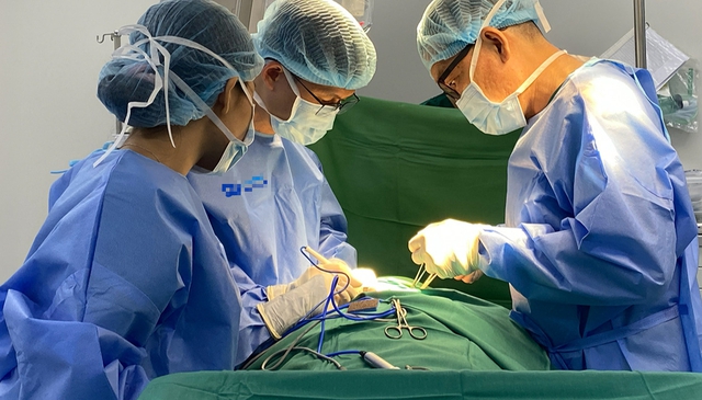 B&eacute; 13 tuổi t&igrave;nh cờ ph&aacute;t hiện ung thư tuyến gi&aacute;p di căn từ 1 dấu hiệu nhiều người Việt mắc phải - Ảnh 2.