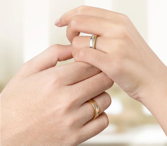 Ki&ecirc;ng kỵ khi đeo nhẫn cưới m&agrave; c&aacute;c cặp đ&ocirc;i n&ecirc;n biết - Ảnh 2.