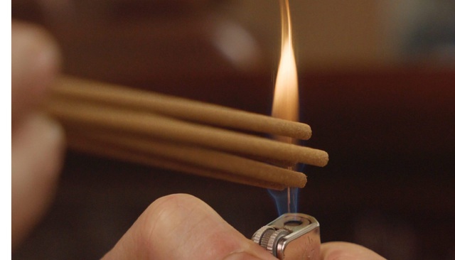 Khung giờ đẹp thắp hương Rằm th&aacute;ng 2 &acirc;m lịch 2026 để tăng t&agrave;i lộc - Ảnh 2.