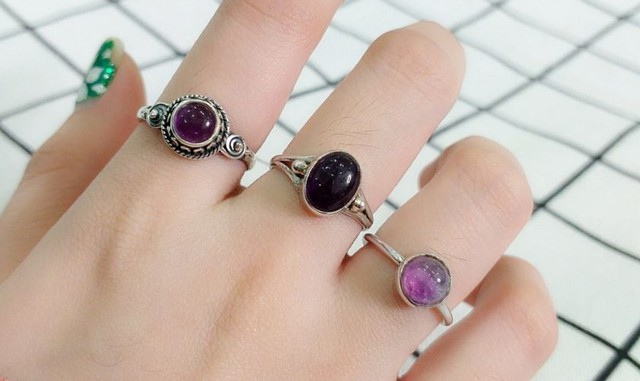 Một loại nhẫn đá đang được lòng phái đẹp, vừa xinh xắn vừa phù hợp túi tiền - Ảnh 2. Một loại nhẫn đá đang được lòng phái đẹp, vừa xinh xắn vừa phù hợp túi tiền - Ảnh 2.