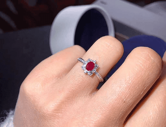 Một loại nhẫn đá đang được lòng phái đẹp, vừa xinh xắn vừa phù hợp túi tiền - Ảnh 3. Một loại nhẫn đá đang được lòng phái đẹp, vừa xinh xắn vừa phù hợp túi tiền - Ảnh 3.