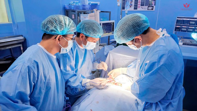 Người phụ nữ ph&aacute;t hiện ung thư tuyến gi&aacute;p từ dấu hiệu nhiều người Việt bỏ qua - Ảnh 1.