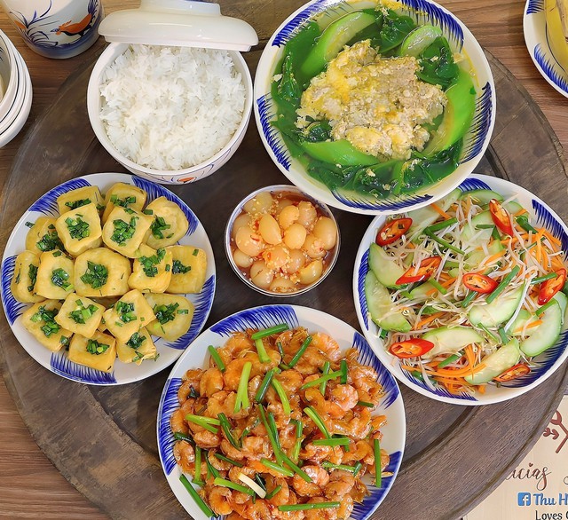 Gợi &yacute; m&oacute;n ngon gi&uacute;p xương chắc khỏe mỗi ng&agrave;y cho người trung ni&ecirc;n năm 2026 - Ảnh 3.